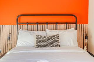 Noah Suite by Koya Homes - 2-Bed Apartment, Cardiff City Stadium View & Free Parking - Cardiff - 3
