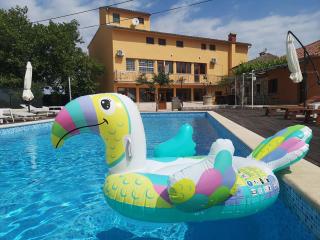 Extra komfortables Ferienhaus mit großem Pool - Mutvoran - 6