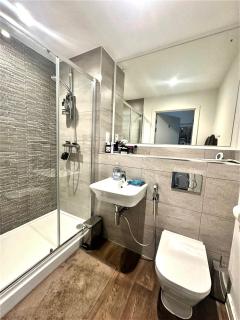 City Centre Penthouse Bedroom - Birmingham - 3