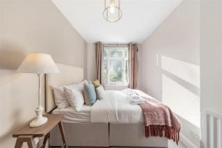 Elegant 6 Bed Home with Garden & Balcony By Harrods - Londra - 9