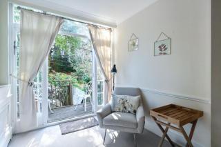 Elegant 6 Bed Home with Garden & Balcony By Harrods - Londra - 8