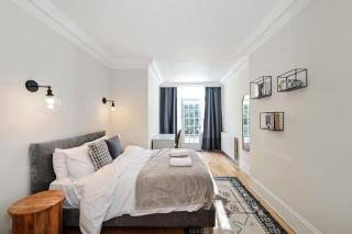 Elegant 6 Bed Home with Garden & Balcony By Harrods - Londra - 7