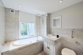 Elegant 6 Bed Home with Garden & Balcony By Harrods - Londra - 5
