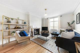 Elegant 6 Bed Home with Garden & Balcony By Harrods - Londra - 2