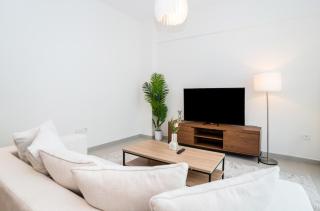 HomesGetaway- Lavish 2BR in Creek Harbor with Beach Access - Dubai - 0
