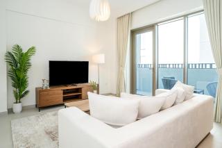 HomesGetaway- Lavish 2BR in Creek Harbor with Beach Access - Dubai - 9