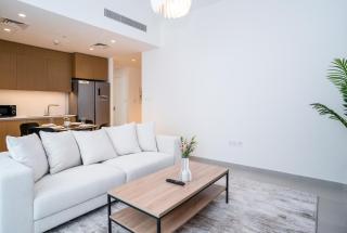HomesGetaway- Lavish 2BR in Creek Harbor with Beach Access - Dubai - 6