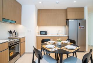 HomesGetaway- Lavish 2BR in Creek Harbor with Beach Access - Dubai - 2