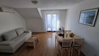 Apartments Mato with balconies, garden & the sea view - Seget Vranjica - 8