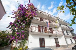 Apartments Mato with balconies, garden & the sea view - Seget Vranjica - 5