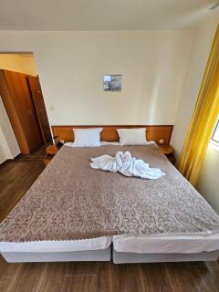 Family Hotel Romantik - Sunny Beach - 7