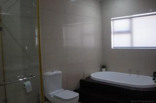 Point Bastille Penthouse - Durban - 9