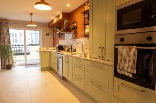 Sarahs Home Away from Home Luxury Apartment - Ennis - 5