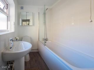 12 Cornwallis Lodge Family Room 1 - Stoke on Trent - 6
