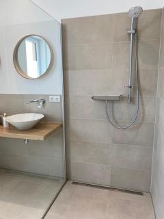 SEELIEBE APARTMENTS SCHWERIN - PKW, teilweise mit privater Sauna, WLAN, XXL-Balkon o Terrasse, Seeblick - Schwerin - 8