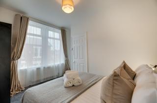 Mauve Modern 3-Bedroom Home in Newcastle - Newcastle upon Tyne - 5