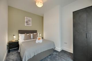 Mauve Modern 3-Bedroom Home in Newcastle - Newcastle upon Tyne - 1