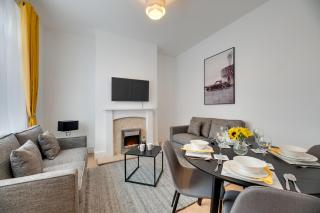Mauve Modern 3-Bedroom Home in Newcastle - Newcastle upon Tyne - 9
