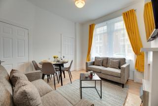 Mauve Modern 3-Bedroom Home in Newcastle - Newcastle upon Tyne - 0