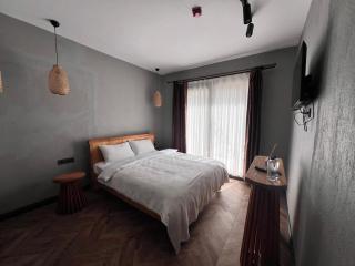 Trina Talles Alaçatı - 2