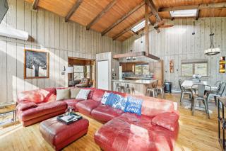 Charming Porter House in the heart of the Poconos chalet - 2