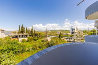 Bright Modern Apartment with Balcony Views Golem - Golem - 6