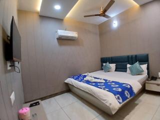 MATHURA HOTEL GURUVAYUR - DHAM Near Mathura Juction and Temple - Free Public Parking and Wifi Facilities - Air Conditioning Luxury Room - A Top Rated Four Star Hotel - Mathura - 8