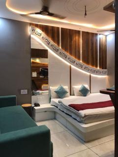 MATHURA HOTEL GURUVAYUR - DHAM Near Mathura Juction and Temple - Free Public Parking and Wifi Facilities - Air Conditioning Luxury Room - A Top Rated Four Star Hotel - Mathura - 0