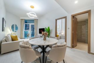Chic 1BR at the Canal Business Bay - 3