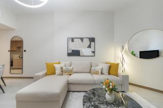 Chic 1BR at the Canal Business Bay - 8