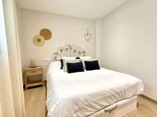 Luna Holidays City Center and Beach - Fuengirola - 4