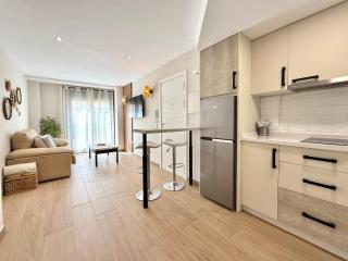 Luna Holidays City Center and Beach - Fuengirola - 5