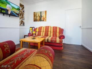 12 Cornwallis Lodge Family Room 2 - Stoke on Trent - 1