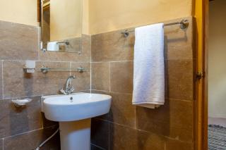 Coyote Den Ishkoman Travelers Hostel and Hotel - - 2