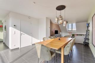 Ruim 3 slaapkamer appartement met parking nabij NATO - 4