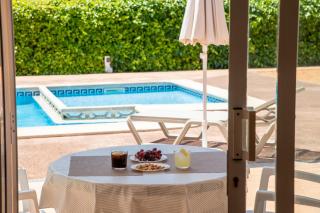 Apartamentos Island - Cala en Blanes - 2