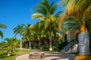 Spring Mountain Villa -4BR Ocean View Retreat in Green Island - 0