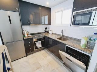 Stylish Apartment just steps from the beach - Benalmádena - 2