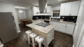 Stylish 4BR Near ATL Attractions - 3