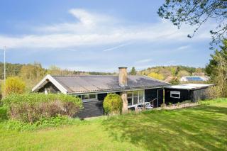 Well-Kept Family Cottage Close To A Child-Friendly Sandy Beach - 0