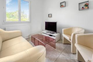 Maison Avec Grand Jardin - - 8