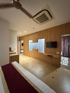 Hotel Melrose Inn - Near Railway Station , Aligarh - 1