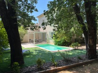 Les Jardins du Castelas - Piscines, Jardins et SPAs privatifs - Uchaux - 0