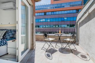 Rooftop Terrace Apartment - Happy Rentals - 0