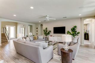 Spacious Home w Private PoolSpa Sleeps 21 - 4