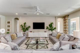 Spacious Home w Private PoolSpa Sleeps 21 - 5