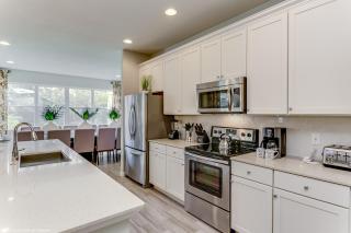 Spacious Home w Private PoolSpa Sleeps 21 - 1