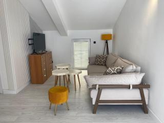Coastal Two Bedroom Comfort - Budva - 7