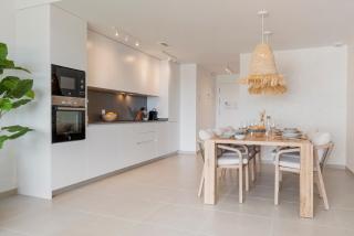 Stylish 3-Bed Apartment with Sea & Pool Views - Estepona - 2