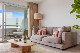 Stylish 3-Bed Apartment with Sea & Pool Views - Estepona - 8